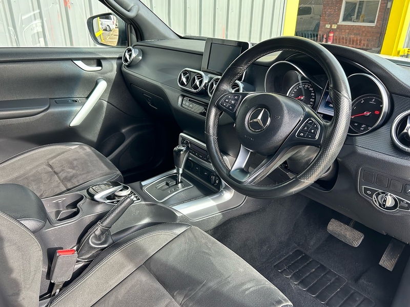 Mercedes-Benz CDI Progressive Pickup 2.3 Automatic Diesel