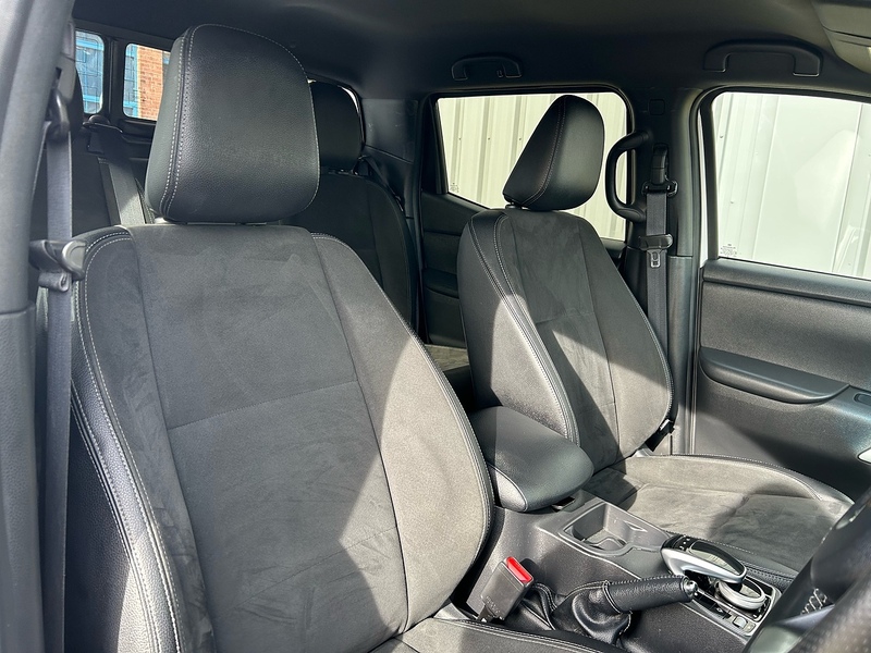 Mercedes-Benz CDI Progressive Pickup 2.3 Automatic Diesel