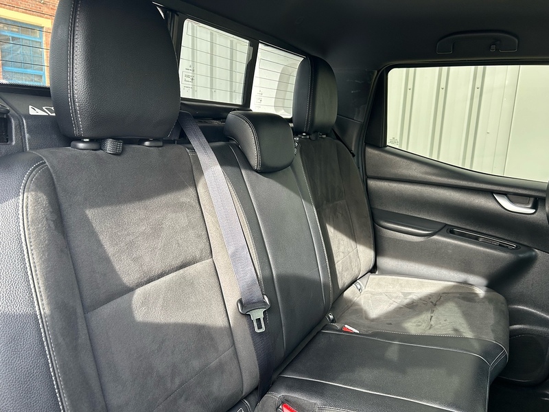Mercedes-Benz CDI Progressive Pickup 2.3 Automatic Diesel