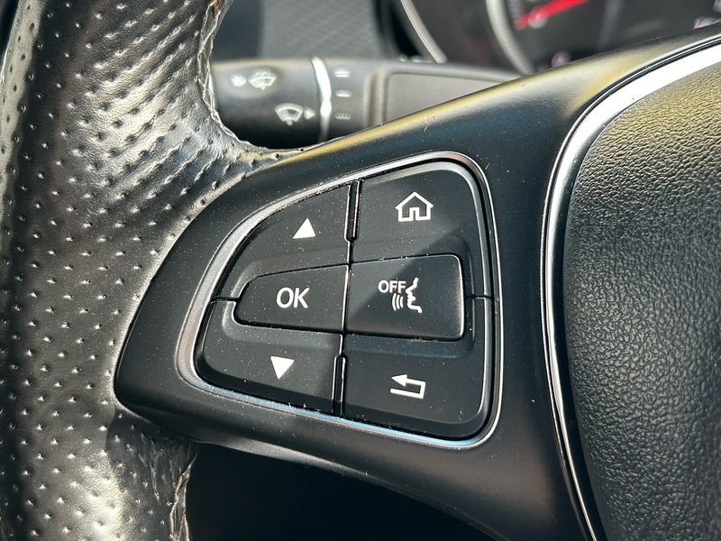 Mercedes-Benz CDI Progressive Pickup 2.3 Automatic Diesel