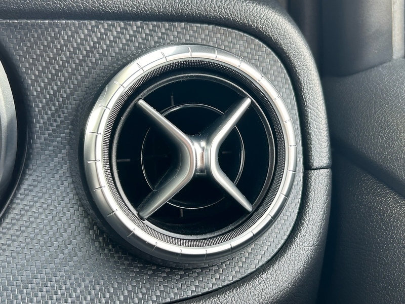 Mercedes-Benz CDI Progressive Pickup 2.3 Automatic Diesel