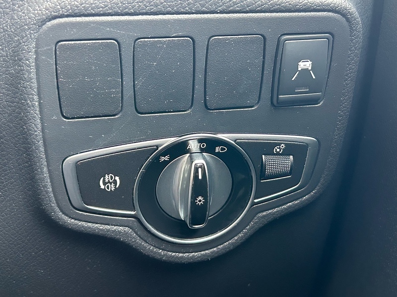 Mercedes-Benz CDI Progressive Pickup 2.3 Automatic Diesel