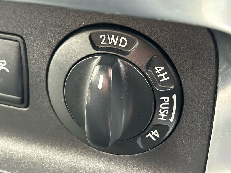 Mercedes-Benz CDI Progressive Pickup 2.3 Automatic Diesel