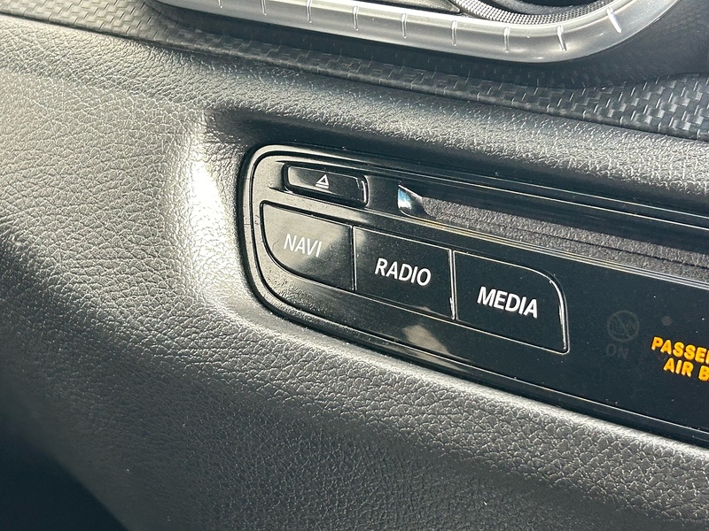 Mercedes-Benz CDI Progressive Pickup 2.3 Automatic Diesel