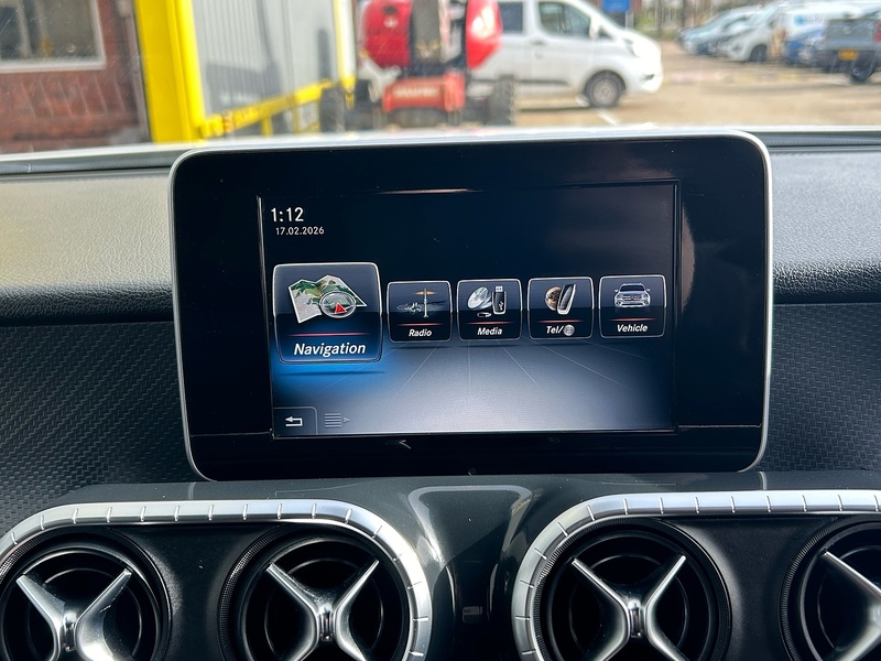 Mercedes-Benz CDI Progressive Pickup 2.3 Automatic Diesel