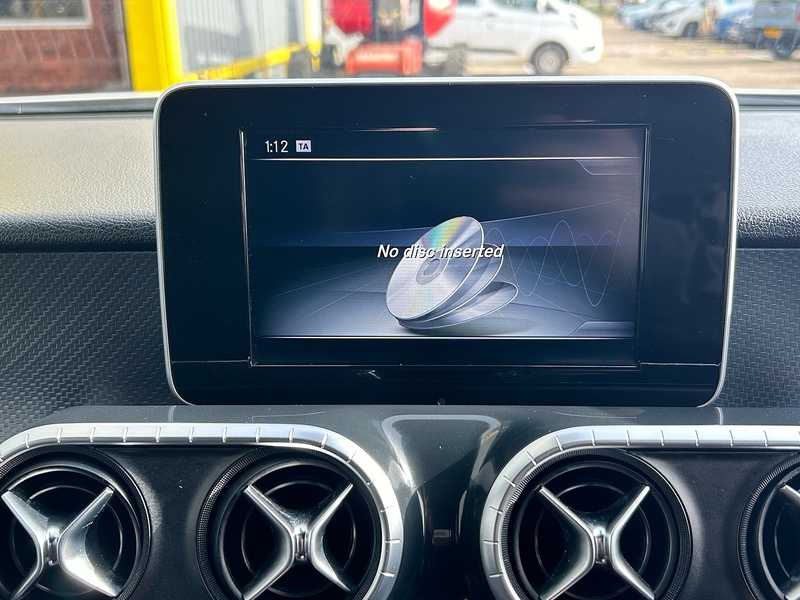Mercedes-Benz CDI Progressive Pickup 2.3 Automatic Diesel