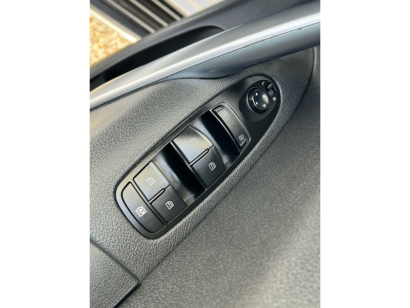 Mercedes-Benz CDI Progressive Pickup 2.3 Automatic Diesel