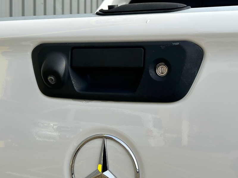 Mercedes-Benz CDI Progressive Pickup 2.3 Automatic Diesel