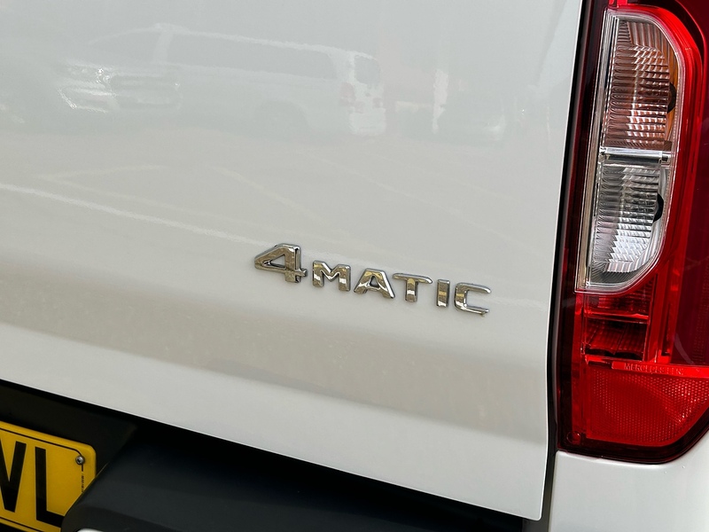 Mercedes-Benz CDI Progressive Pickup 2.3 Automatic Diesel