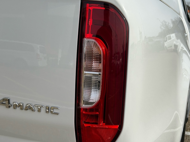 Mercedes-Benz CDI Progressive Pickup 2.3 Automatic Diesel