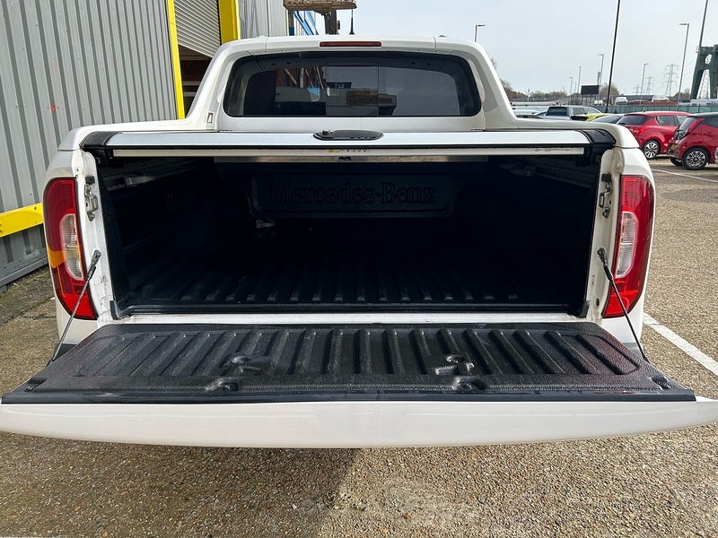 Mercedes-Benz CDI Progressive Pickup 2.3 Automatic Diesel