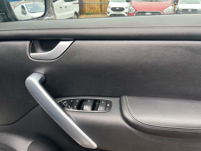 Mercedes-Benz 3.0 CDI V6 Power Pickup Double Cab 4dr Diesel G-Tronic+ 4MATIC Euro 6 (258 ps)