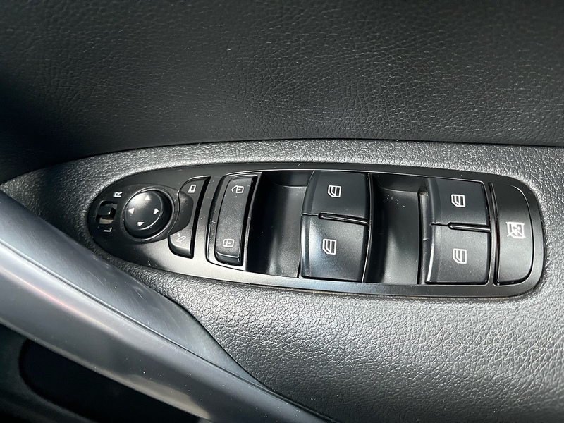 Mercedes-Benz 3.0 CDI V6 Power Pickup Double Cab 4dr Diesel G-Tronic+ 4MATIC Euro 6 (258 ps)