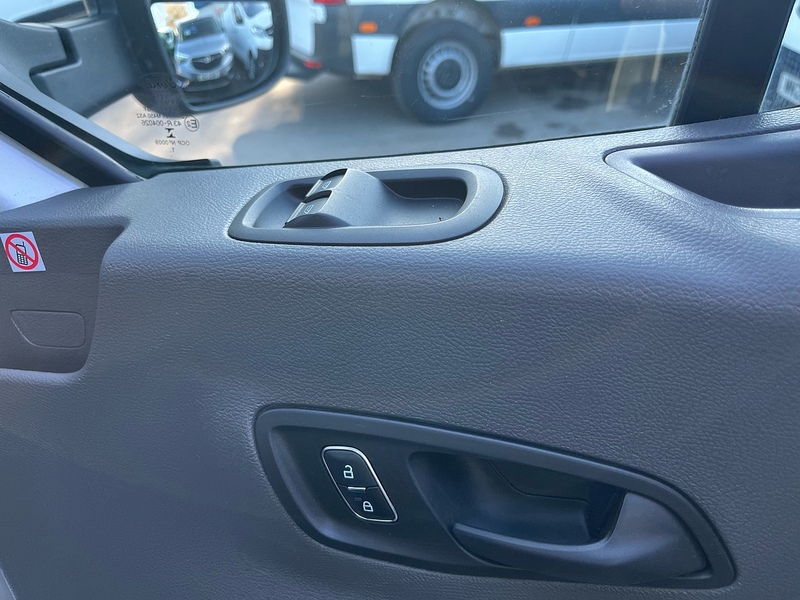 Ford 2.0 350 EcoBlue HD Leader Chassis Cab 2dr Diesel Manual RWD L4 Euro 6 (s/s) (DRW) (130 ps)