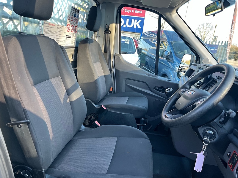 Ford 2.0 350 EcoBlue HD Leader Chassis Cab 2dr Diesel Manual RWD L4 Euro 6 (s/s) (DRW) (130 ps)