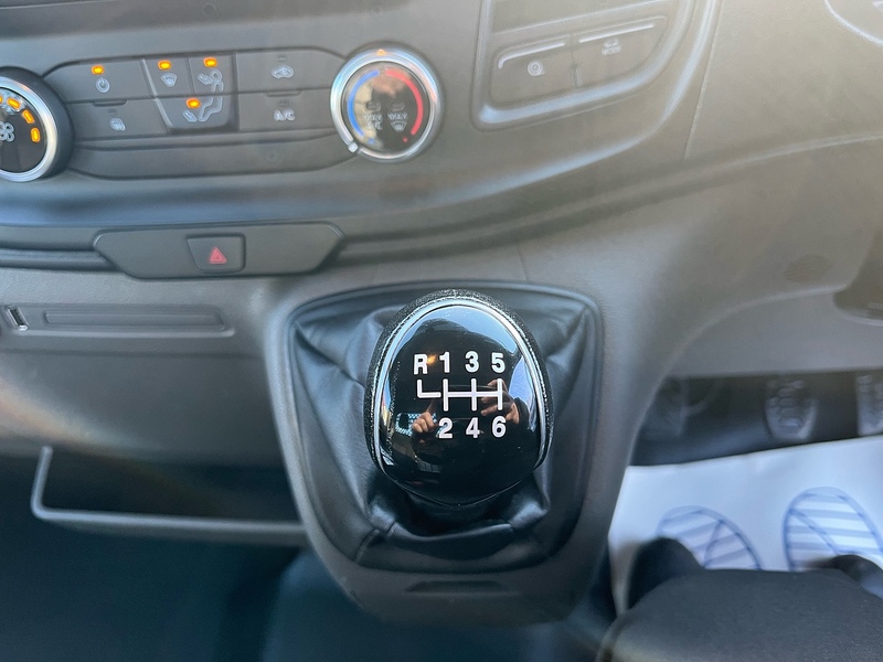 Ford 2.0 350 EcoBlue HD Leader Chassis Cab 2dr Diesel Manual RWD L4 Euro 6 (s/s) (DRW) (130 ps)