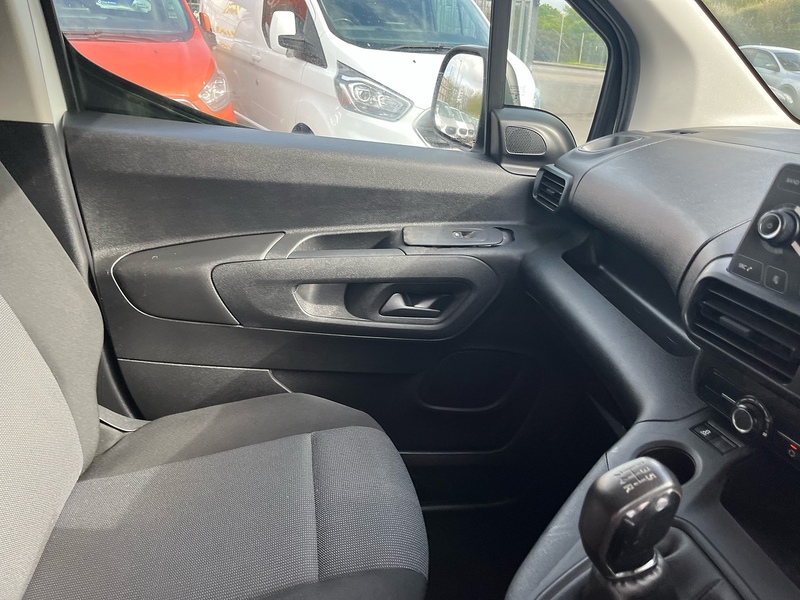 Vauxhall 1.5 Turbo D 2300 Sportive Panel Van 4dr Diesel Manual L2 H1 Euro 6 (s/s) (100 ps)