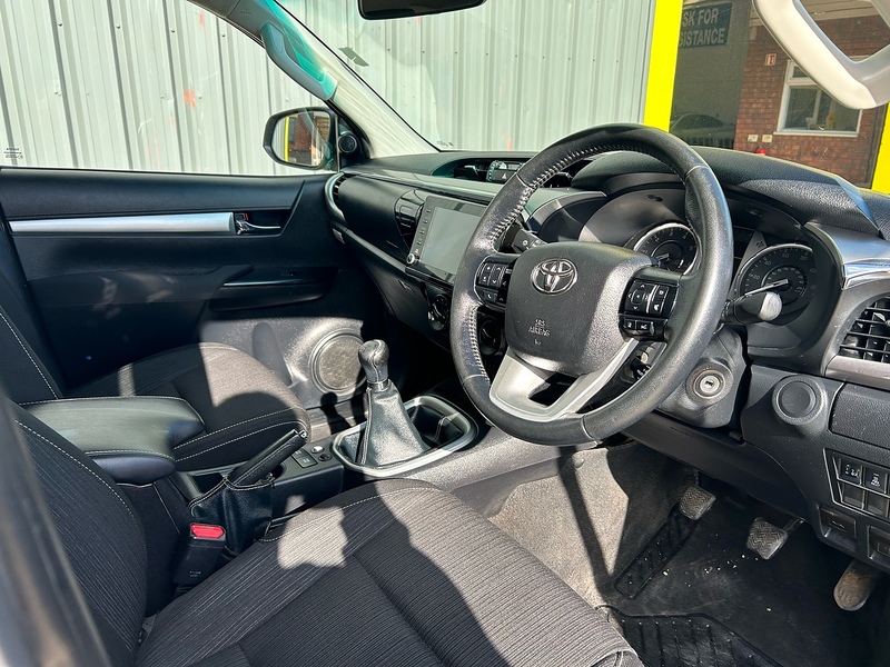 Toyota 2.4 D-4D Icon Pickup Double Cab 4dr Diesel Manual 4WD Euro 6 (s/s) (150 ps)