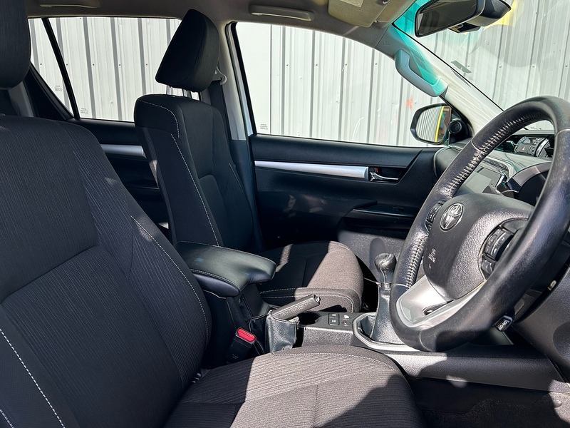 Toyota 2.4 D-4D Icon Pickup Double Cab 4dr Diesel Manual 4WD Euro 6 (s/s) (150 ps)