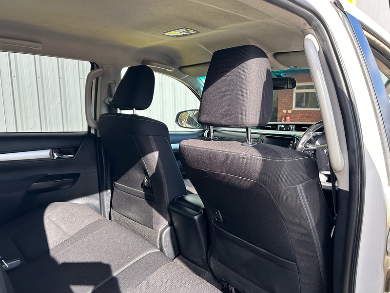 Toyota 2.4 D-4D Icon Pickup Double Cab 4dr Diesel Manual 4WD Euro 6 (s/s) (150 ps)