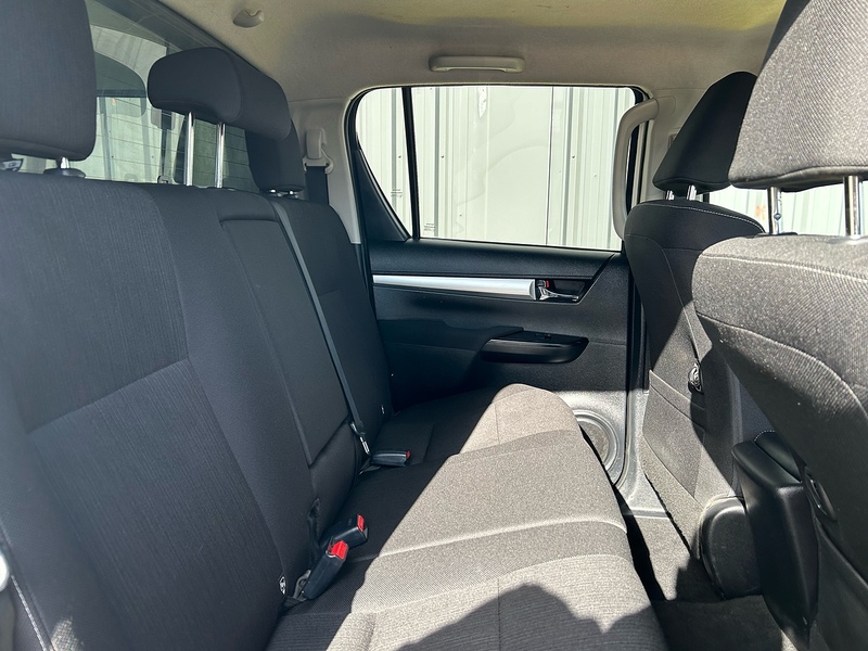 Toyota 2.4 D-4D Icon Pickup Double Cab 4dr Diesel Manual 4WD Euro 6 (s/s) (150 ps)