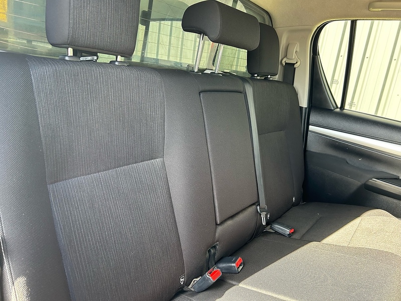 Toyota 2.4 D-4D Icon Pickup Double Cab 4dr Diesel Manual 4WD Euro 6 (s/s) (150 ps)