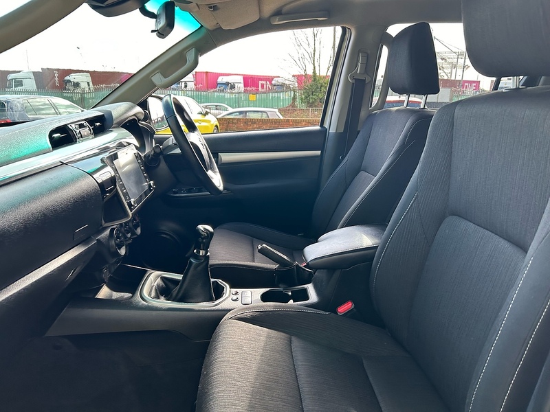 Toyota 2.4 D-4D Icon Pickup Double Cab 4dr Diesel Manual 4WD Euro 6 (s/s) (150 ps)