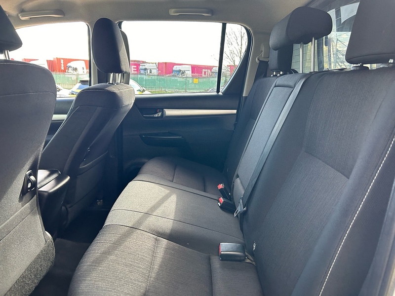 Toyota 2.4 D-4D Icon Pickup Double Cab 4dr Diesel Manual 4WD Euro 6 (s/s) (150 ps)