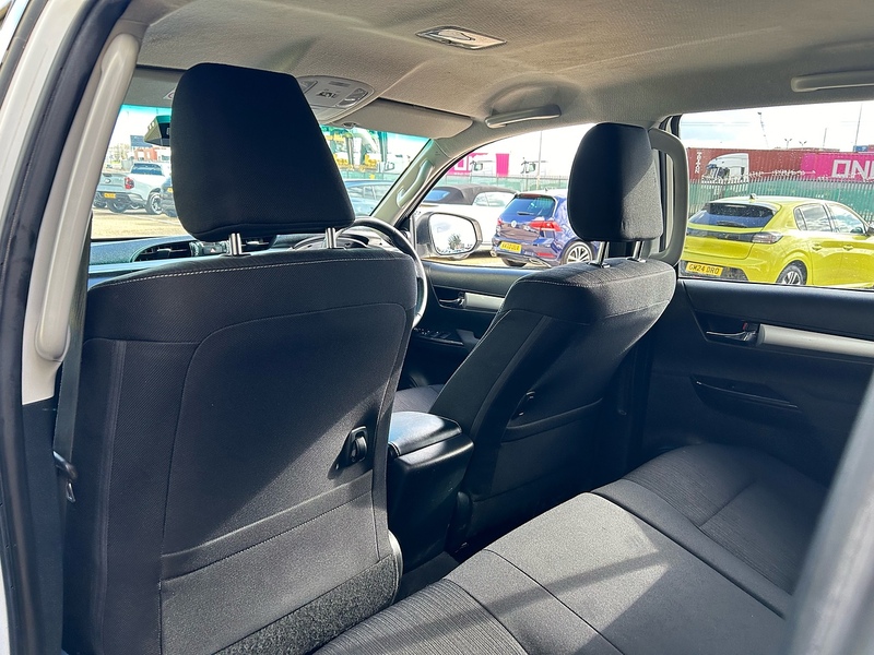 Toyota 2.4 D-4D Icon Pickup Double Cab 4dr Diesel Manual 4WD Euro 6 (s/s) (150 ps)