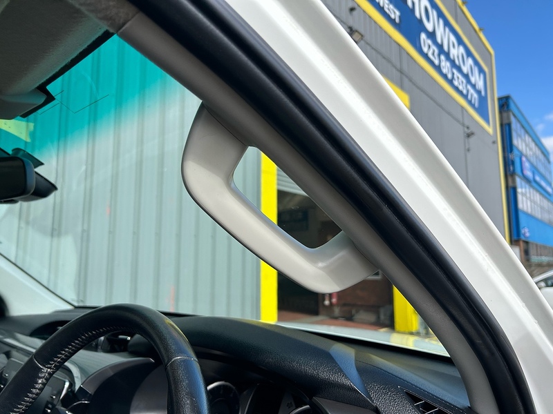 Toyota 2.4 D-4D Icon Pickup Double Cab 4dr Diesel Manual 4WD Euro 6 (s/s) (150 ps)