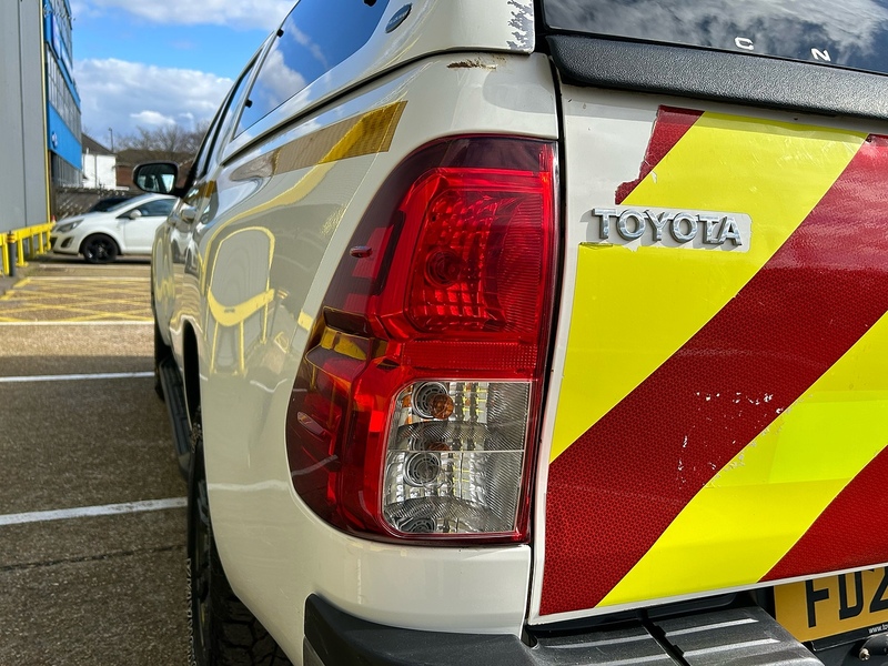 Toyota 2.4 D-4D Icon Pickup Double Cab 4dr Diesel Manual 4WD Euro 6 (s/s) (150 ps)