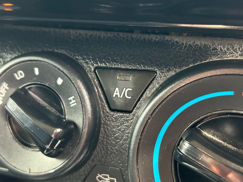 Toyota 2.4 D-4D Icon Pickup Double Cab 4dr Diesel Manual 4WD Euro 6 (s/s) (150 ps)