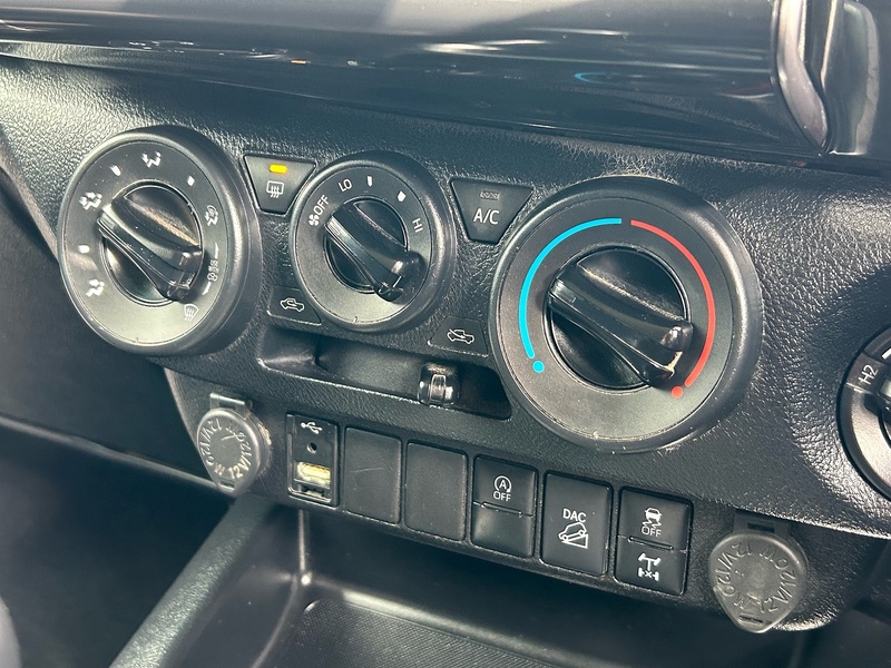 Toyota 2.4 D-4D Icon Pickup Double Cab 4dr Diesel Manual 4WD Euro 6 (s/s) (150 ps)