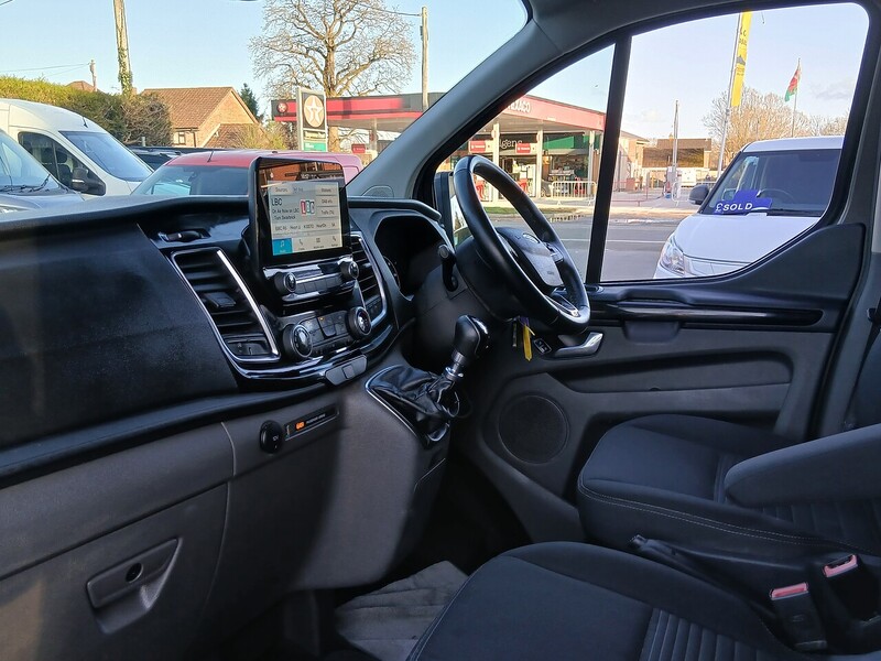 Ford 2.0 320 EcoBlue Limited Crew Van Double Cab 5dr Diesel Manual L2 H1 Euro 6 (s/s) (6 Seat) (130 ps)