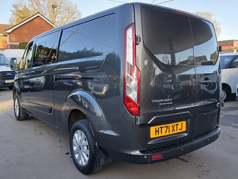 Ford 2.0 320 EcoBlue Limited Crew Van Double Cab 5dr Diesel Manual L2 H1 Euro 6 (s/s) (6 Seat) (130 ps)