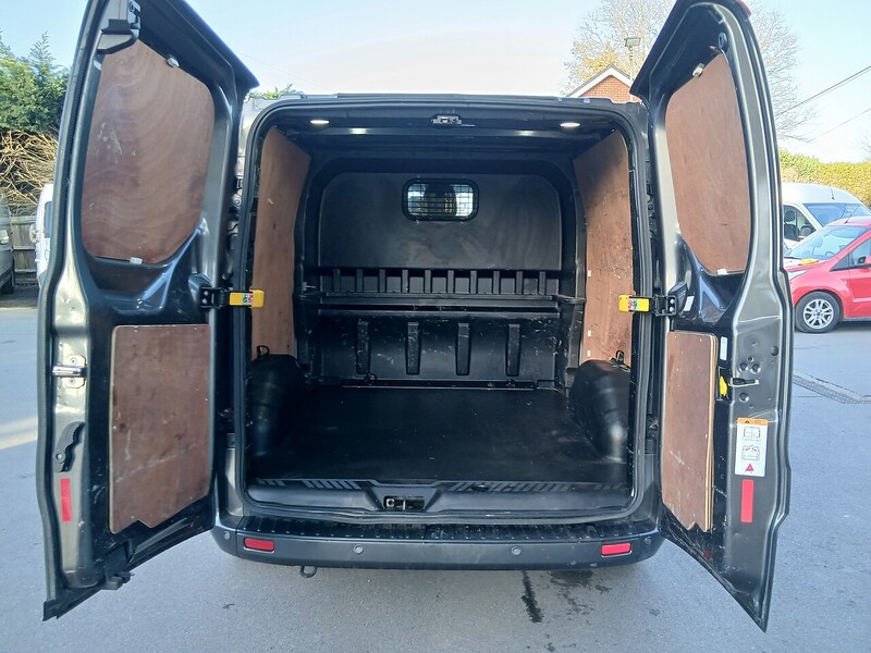 Ford 2.0 320 EcoBlue Limited Crew Van Double Cab 5dr Diesel Manual L2 H1 Euro 6 (s/s) (6 Seat) (130 ps)