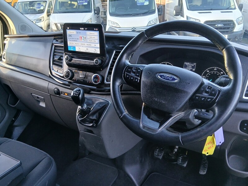 Ford 2.0 320 EcoBlue Limited Crew Van Double Cab 5dr Diesel Manual L2 H1 Euro 6 (s/s) (6 Seat) (130 ps)