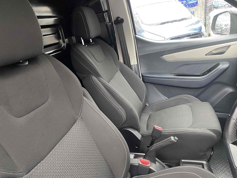 MAXUS 50.23kWh Panel Van 5dr Electric Auto FWD L1 (122 ps)