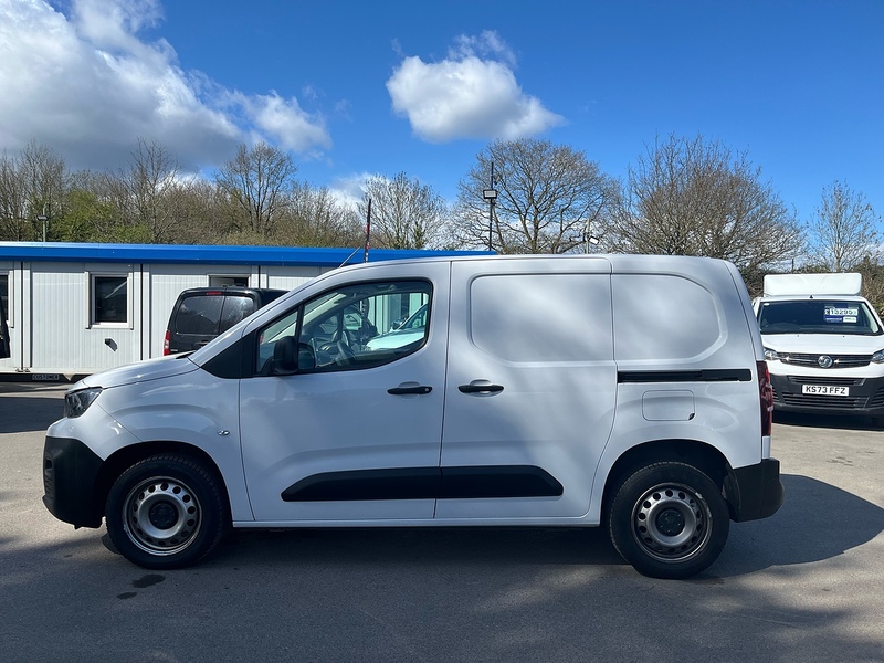 Peugeot 1.5 BlueHDi 1000 Professional Premium + Standard Panel Van 5dr Diesel Manual SWB Euro 6 (s/s) (100 bhp)