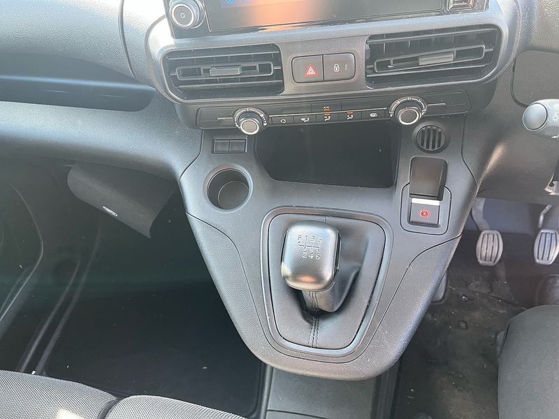 Peugeot 1.5 BlueHDi 1000 Professional Premium + Standard Panel Van 5dr Diesel Manual SWB Euro 6 (s/s) (100 bhp)