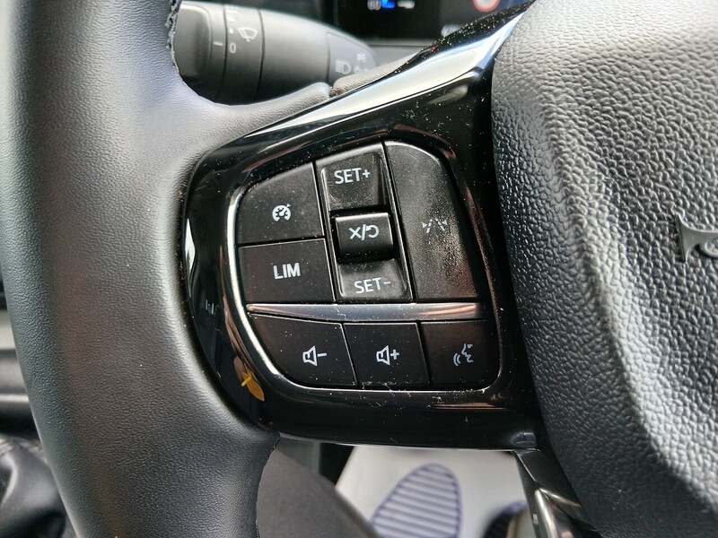 Ford 2.0 300 EcoBlue Limited Panel Van 5dr Diesel Manual L2 H1 Euro 6 (s/s) (136 ps)