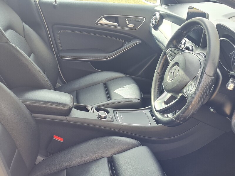 Mercedes-Benz 2.0 GLA250 Sport (Premium Plus) SUV 5dr Petrol 7G-DCT 4MATIC Euro 6 (s/s) (211 ps)