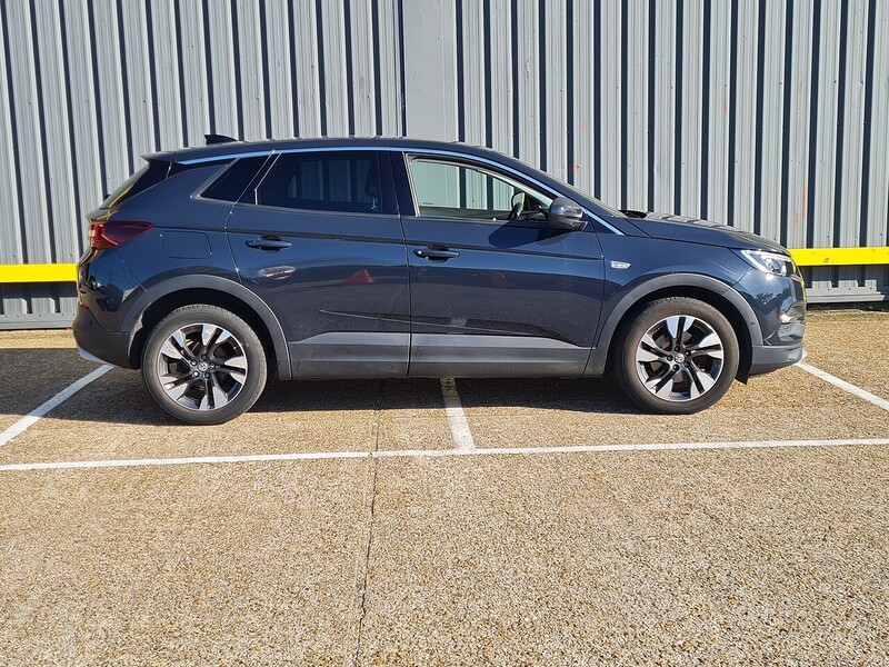 Vauxhall 1.2 Turbo Sport Nav SUV 5dr Petrol Manual Euro 6 (s/s) (130 ps)