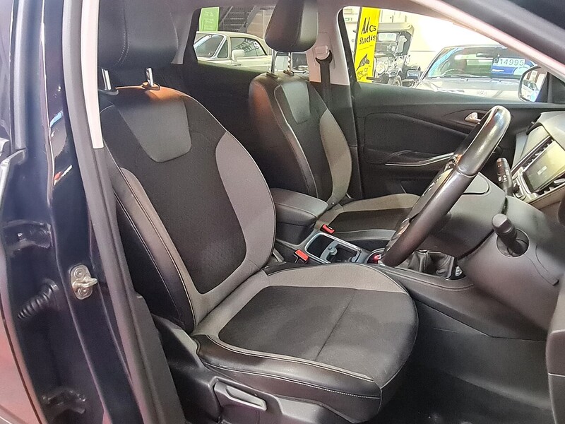 Vauxhall 1.2 Turbo Sport Nav SUV 5dr Petrol Manual Euro 6 (s/s) (130 ps)