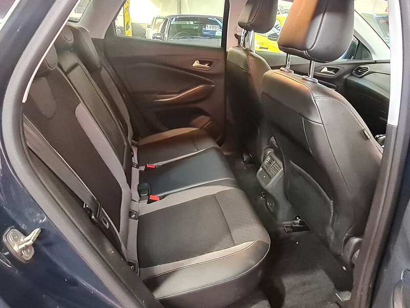 Vauxhall 1.2 Turbo Sport Nav SUV 5dr Petrol Manual Euro 6 (s/s) (130 ps)