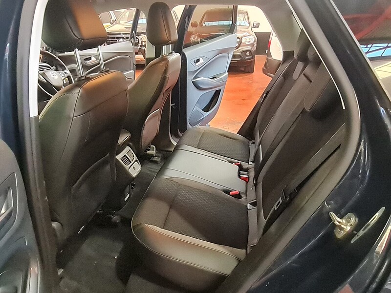 Vauxhall 1.2 Turbo Sport Nav SUV 5dr Petrol Manual Euro 6 (s/s) (130 ps)