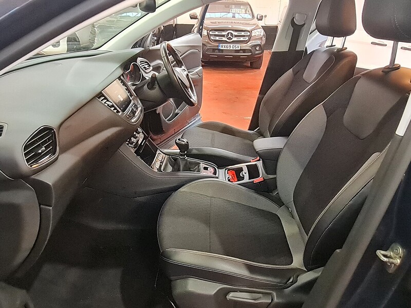 Vauxhall 1.2 Turbo Sport Nav SUV 5dr Petrol Manual Euro 6 (s/s) (130 ps)