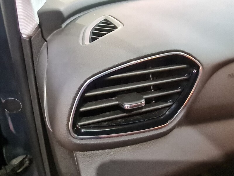 Vauxhall 1.2 Turbo Sport Nav SUV 5dr Petrol Manual Euro 6 (s/s) (130 ps)