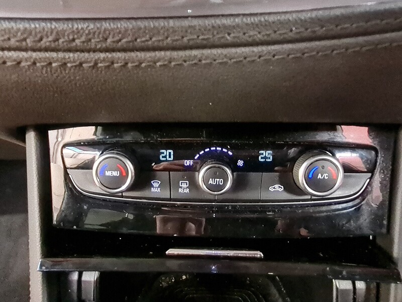 Vauxhall 1.2 Turbo Sport Nav SUV 5dr Petrol Manual Euro 6 (s/s) (130 ps)