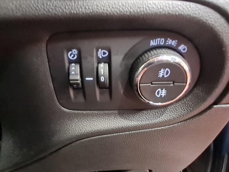 Vauxhall 1.2 Turbo Sport Nav SUV 5dr Petrol Manual Euro 6 (s/s) (130 ps)